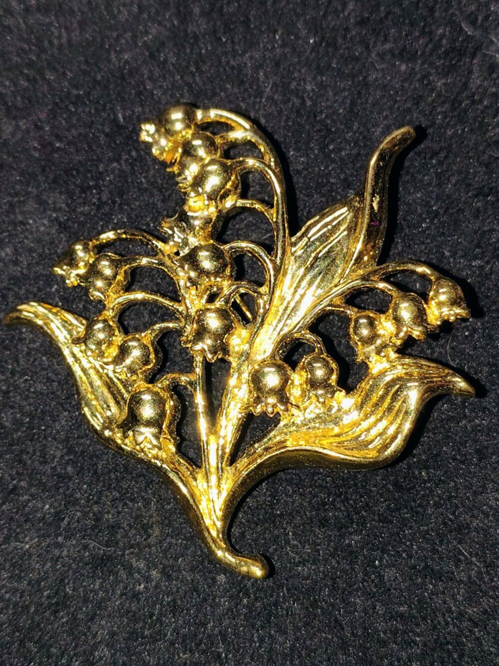 Vintage Avon 1991 Lily of the Valley Brooch – Winter Bouquet – Gold‑Tone – 2.25"